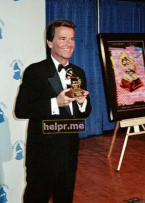 דיק קלארק בטקס פרסי הגראמי בשנת 1990
