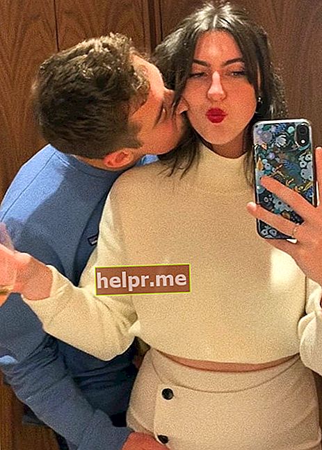 DenisDailyYT, așa cum se vede într-un selfie făcut cu prietena sa Gabby O'Hara în februarie 2020