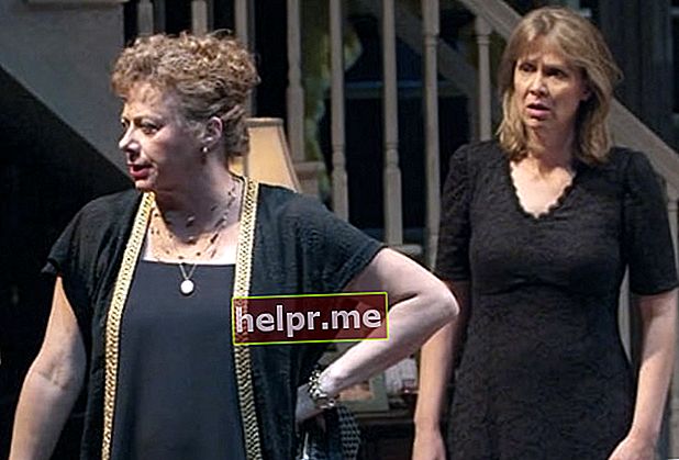 Amy Morton și Rondi Reed (stânga) în piesa „August Osage County” de Tracy Letts și regizată de Anna D. Shapiro în 2007