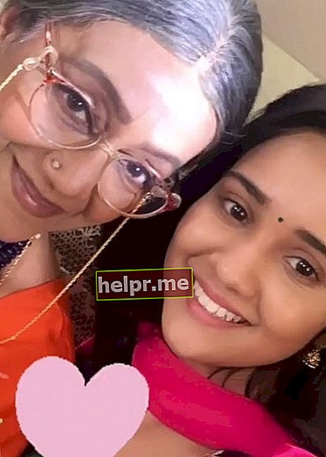 Jayshree Talpade i en selfie med Ashi Singh i januari 2019