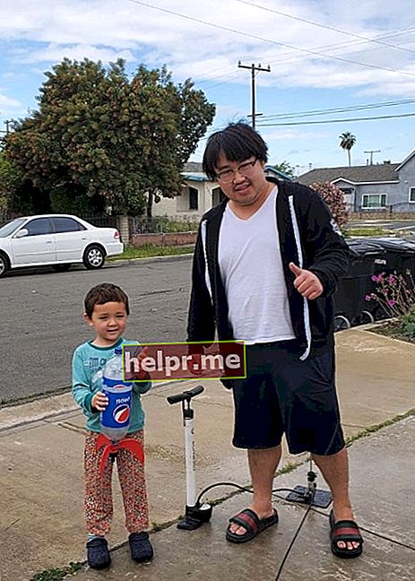 Asiaticul Andy, așa cum se vede într-o fotografie care a fost făcută cu nepotul său în aprilie 2020