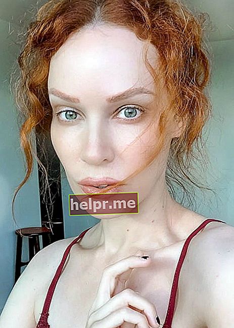 Emilie Autumn într-un selfie pe Instagram, văzut în august 2019