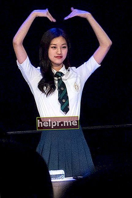 Kim Do-yeon așa cum s-a văzut în timpul unui angajament al fanilor IOI în 2016