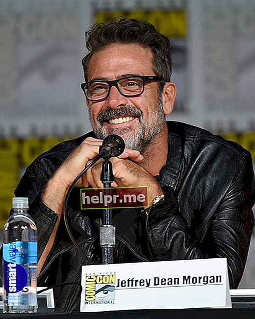 Jeffrey Dean Morgan vorbește în timpul Comic-Con International pe 9 iulie 2015 în San Diego, California