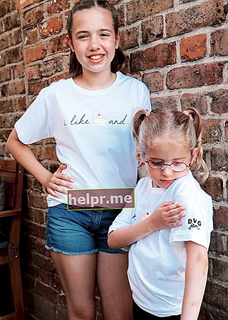 Grace Conder (esquerra) com es veu en una imatge juntament amb la seva germana, Sophie, el juliol del 2019