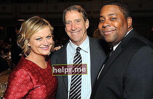 Keenan Thompson (Corner Right) așa cum se vede cu Amy Poehler la cea de-a 72-a ediție a prânzului anual Peabody Awards din mai 2013
