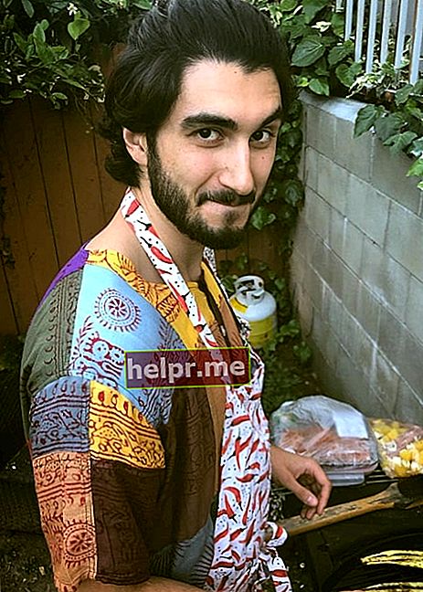 Shayan Sobhian vist mentre cuinava a Los Angeles, Califòrnia, l'abril del 2019