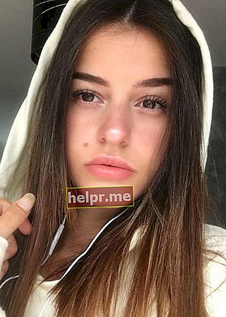Lea Elui Ginet en una selfie de Instagram como se vio en septiembre de 2017