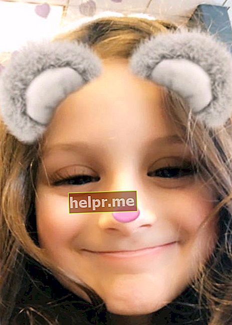 Hayley LeBlanc într-un selfie pe Instagram în februarie 2018