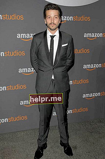 Diego Luna la petrecerea Globurilor de Aur Amazon Studios din ianuarie 2017