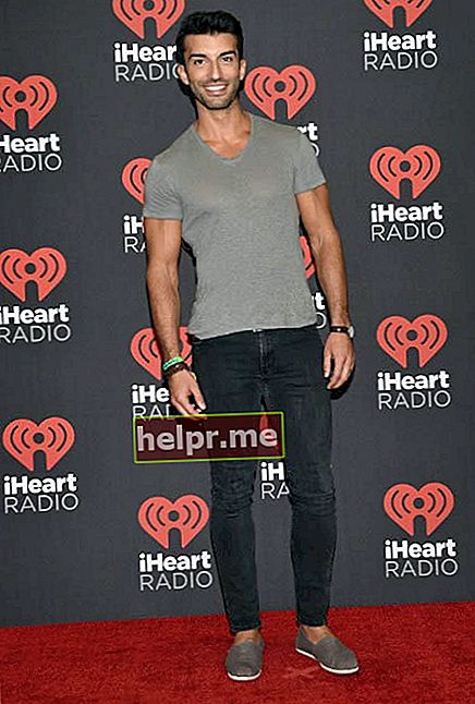 Justin Baldoni la Festivalul de muzică iHeartRadio 2016