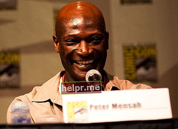 Peter Mensah a fost văzut în timp ce vorbea la Comic-Con 2009 pentru lansarea Spartacus în iulie 2009