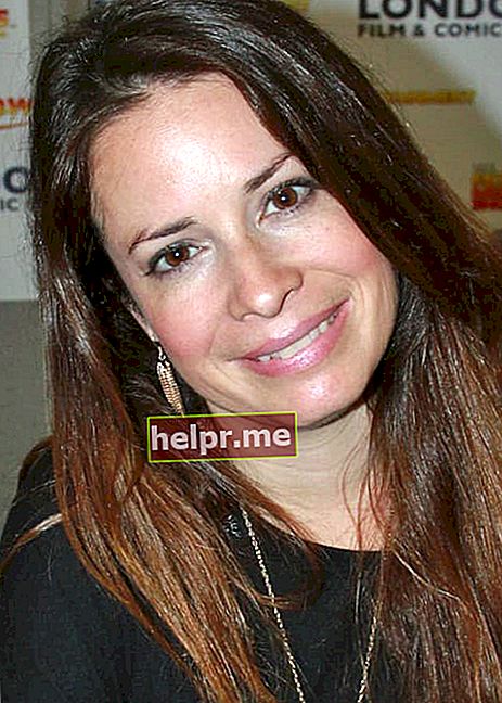 Holly Marie Combs la London Film and Comic Convention din iulie 2012