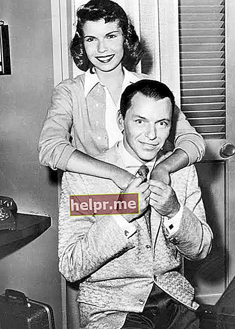 Frank și Nancy Sinatra în timpul repetiției pentru „The Frank Sinatra Show” în 1959