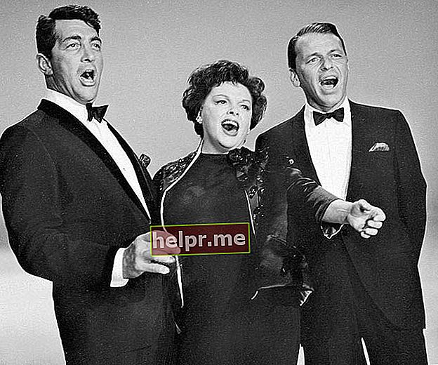 Dean Martin, Judy Garland și Frank Sinatra [De la stânga] cântând la spectacolul Judy Garland Show în 1962