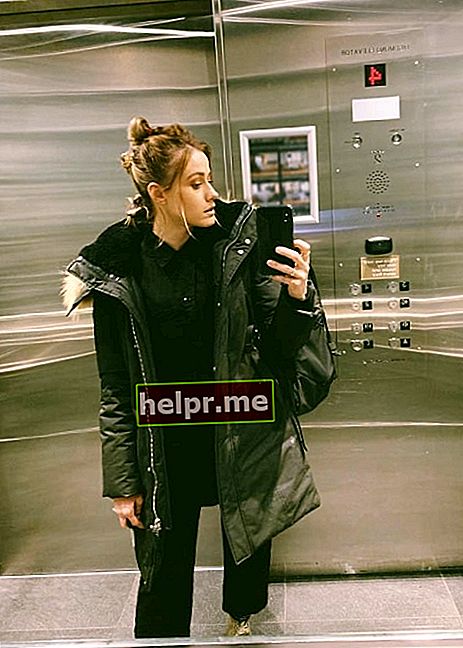 Olivia Taylor Dudley a fost văzută în timp ce făcea clic pe un selfie în oglindă în Vancouver, British Columbia, Canada în februarie 2019