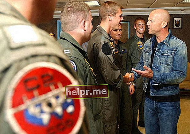 Bruce Willis s-a întâlnit cu echipajul aerian al US Navy în 2002