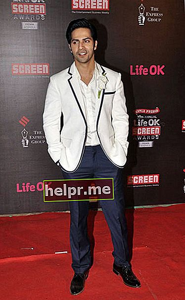 Varun Dhawan în timpul Screen Awards 2014