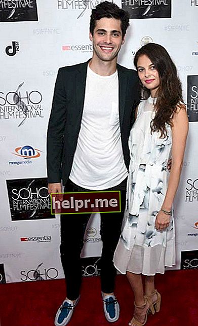 Matthew Daddario și Esther Kim la Teen Choice Awards în iulie 2016
