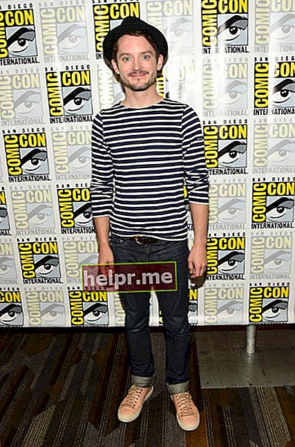 Elijah Wood bij de perslijn voor Dirk Gently tijdens Comic-Con International in juli 2016