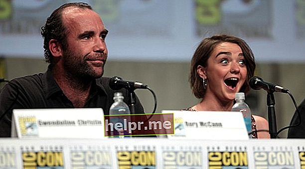 Rory McCann junto a Maisie Williams en la Comic-Con International de San Diego para 'Game of Thrones' en julio de 2014