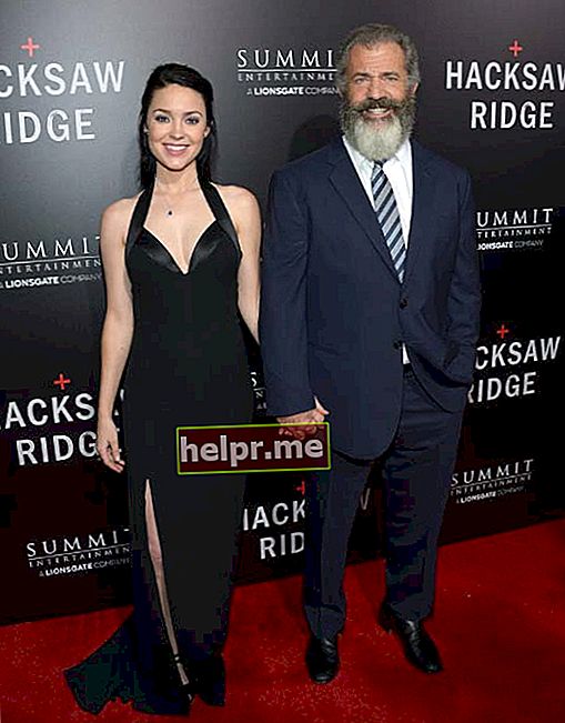 Mel Gibson cu Rosalind Ross la proiecția Hacksaw Ridge în octombrie 2016