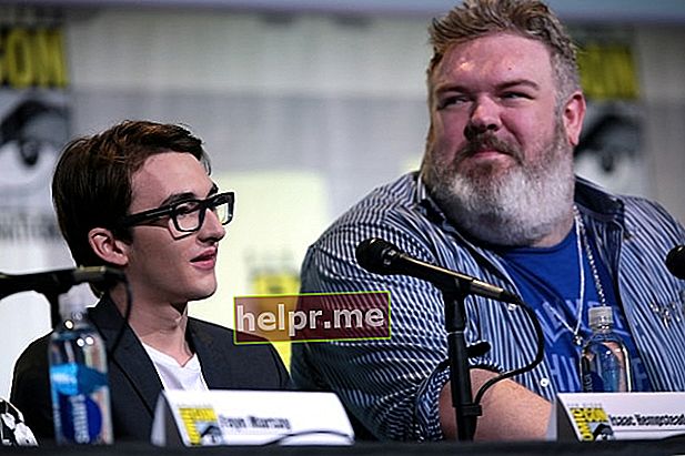 Kristian Nairn (dreapta) cu Isaac Hempstead Wright la San Diego Comic-Con International 2016 pentru „Game of Thrones”