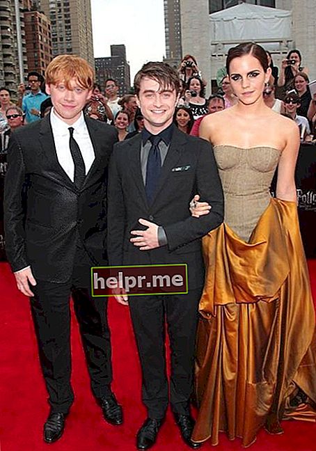 Rupert Grint (stânga), Daniel Radcliffe (centru) și Emma Watson (dreapta).