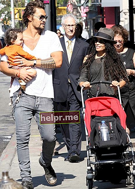 Jason Momoa con Lisa Bonet y familia