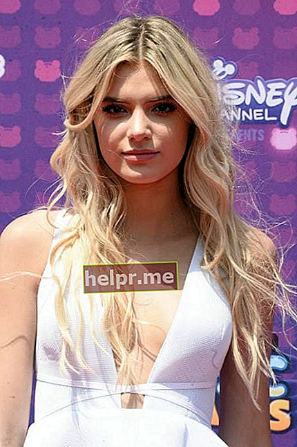 Alissa Violet na dodjeli glazbenih nagrada Radio Disney u travnju 2016. godine