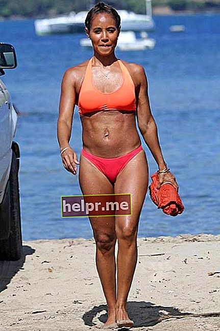 Jada Pinkett Smith la o plajă din Hawaii în 2016