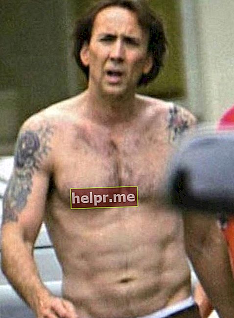 Nicolas Cage corp fără cămașă