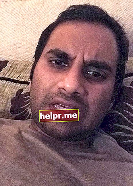 Aziz Ansari en una selfie de Instagram en febrero de 2019