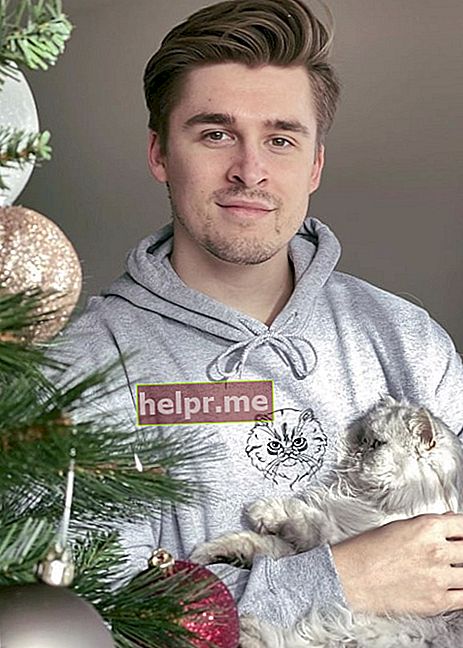 Ludwig Ahgren como se ve en una foto que le tomaron a él y a su gato Ludwig Jr. en diciembre de 2020