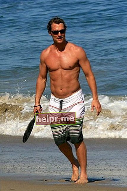 Matthew McConaughey sem camisa