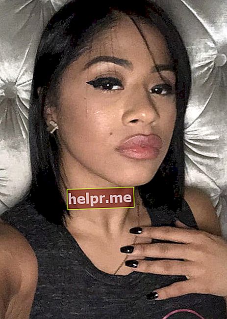 Hennessy Carolina într-un selfie pe Instagram, așa cum s-a văzut în octombrie 2018