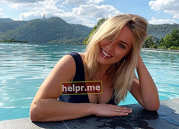 Cassie Randolph, văzută în timp ce pozează pentru o fotografie cu un fundal uimitor, în timp ce se bucura de o piscină în Thailanda în decembrie 2018