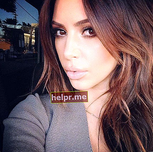 Kim Kardashian plaukai