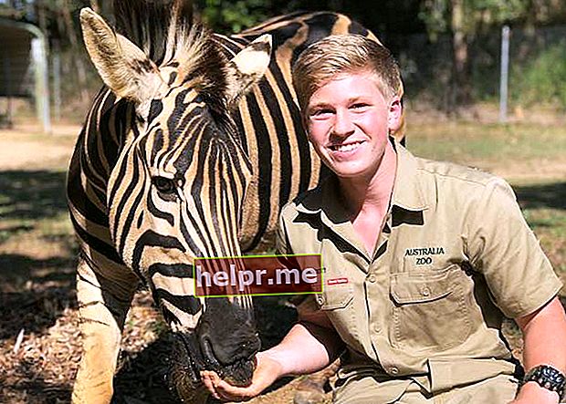 Robert Irwin con Zambezi the Zebra en el zoológico de Australia en septiembre de 2018