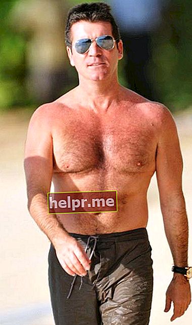Simon Cowell cuerpo sin camisa en una playa de Barbados en diciembre de 2008
