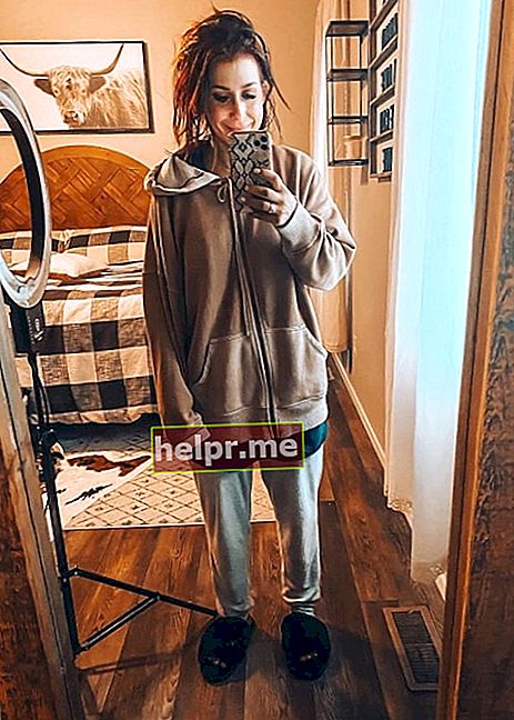 Chelsea Houska sett i en selfie som togs i mars 2020