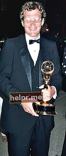 David Letterman deține un Emmy la 39th Emmy Awards în septembrie 1987