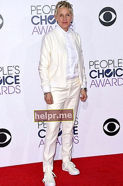 La comediante, presentadora de televisión y actriz Ellen DeGeneres llega a los People's Choice Awards en el Nokia Theatre de Los Ángeles, enero de 2015