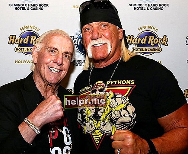 Hulk Hogan (derecha) con Ric Flair en el Hard Rock Holly Hotel & Casino en junio de 2018