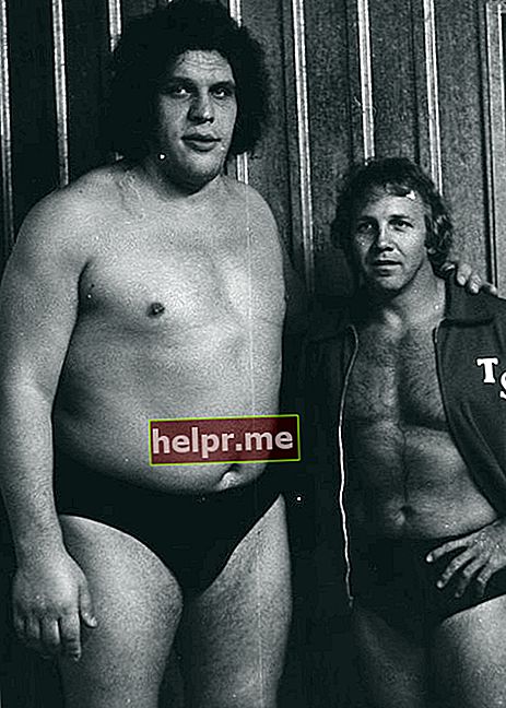 Andre the Giant con Tommy Seigler antes de un combate de lucha libre