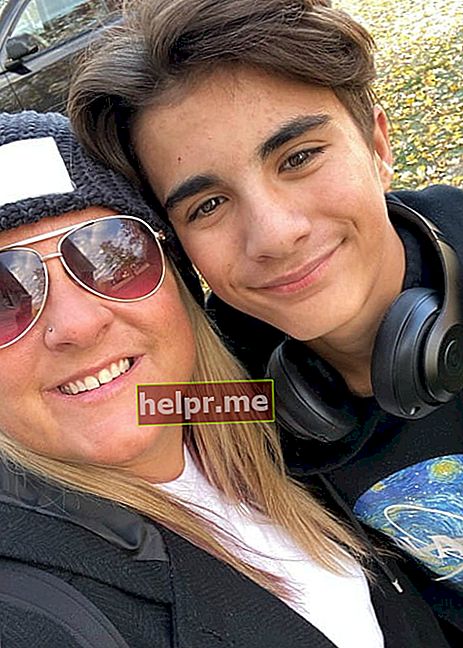 Jayden Haueter en una selfie con su madre como se vio en octubre de 2019