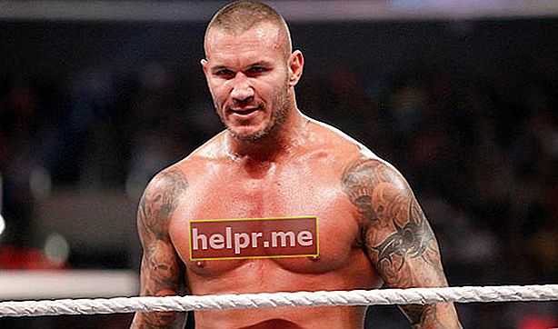 Randy Orton cởi trần
