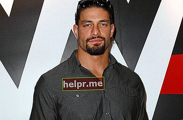 Roman Reigns luptătorul WWE în cămașă